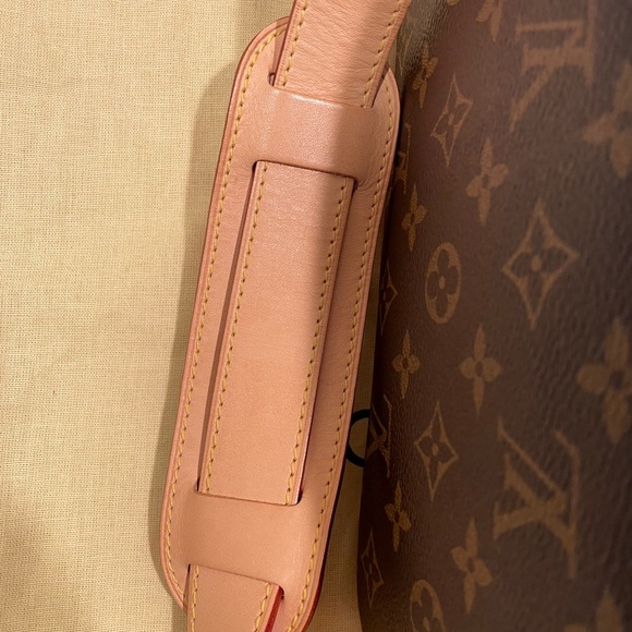 Louis Vuitton Monogram Canvas Hudson PM - Picture 7 of 8